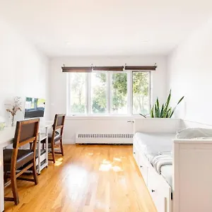 Bright Riverfront 3-bedroom , Montreal Canada