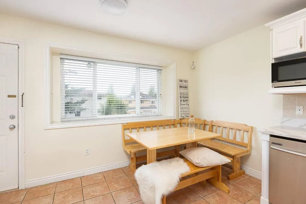 Home Near Downtown Vancouver East@ Joyce Skytrain קנדה