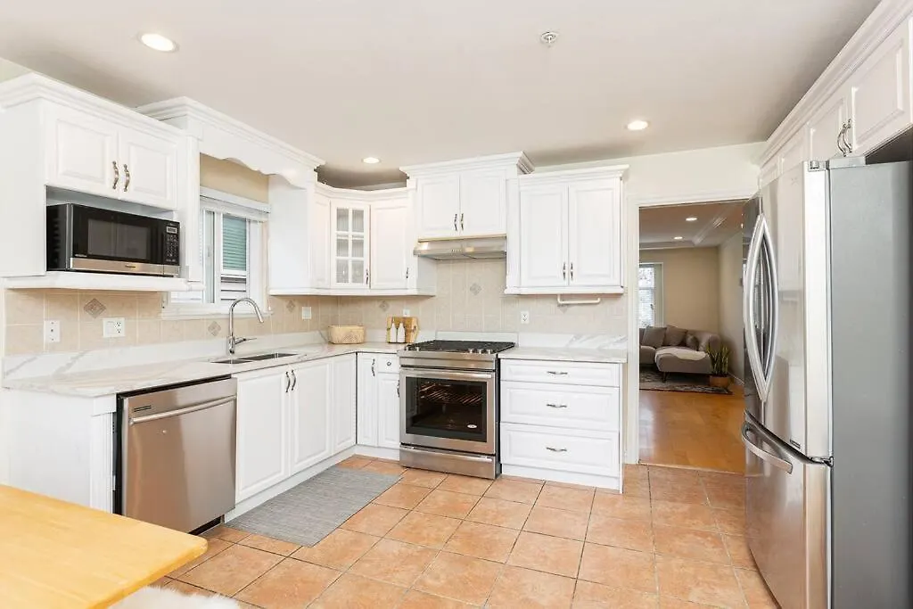 וילה Home Near Downtown Vancouver East@ Joyce Skytrain קנדה